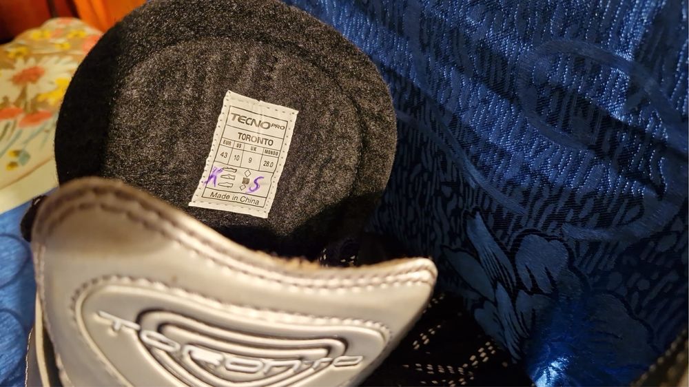 Patine de gheata Tecno Pro Toronto nr 43 in stare foarte buna