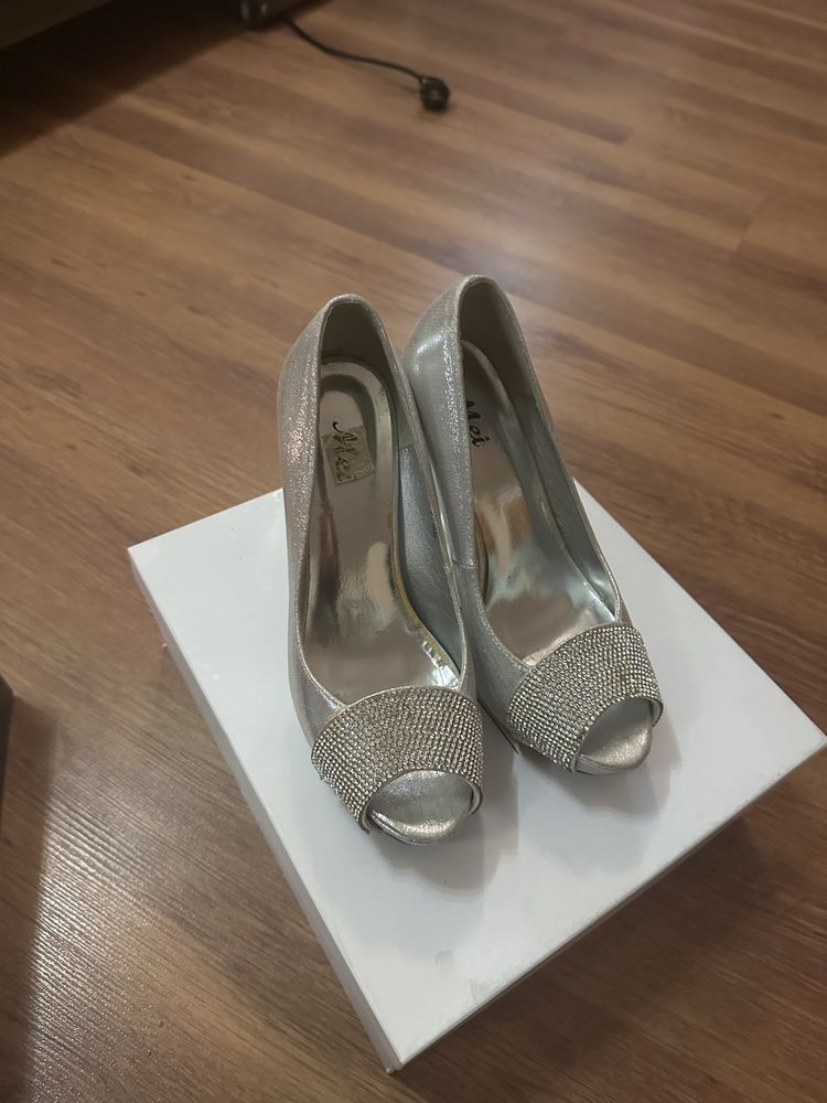 Pantofi argintii de ocazie nr 38