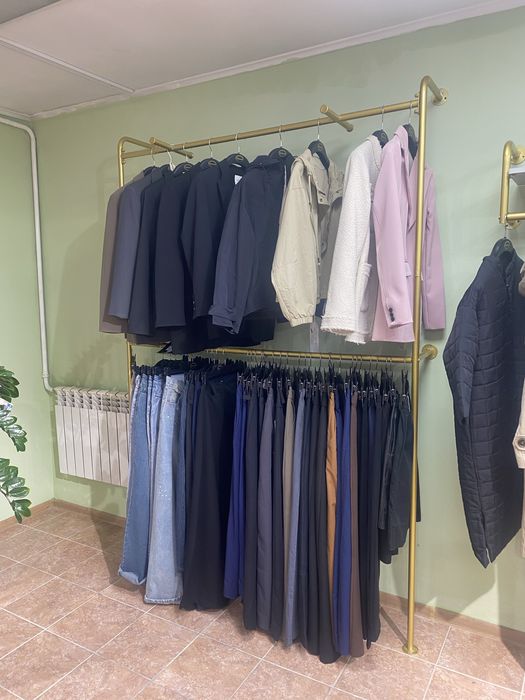 Продаются стеллажи для магазина одежды.