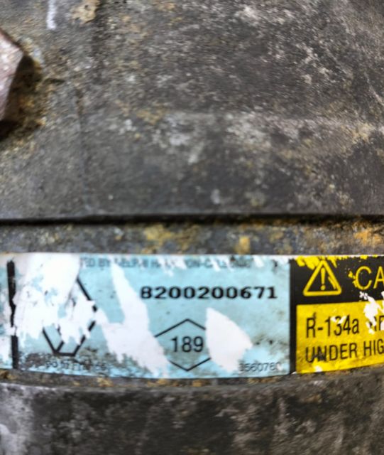 Compresor ac  2.2 / 2.5 dci  8200200671 Renault Master a 2-a generati