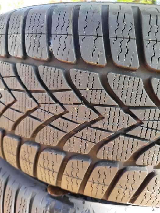 2 бр зимни 225/55/17 Dunlop Runflatt
