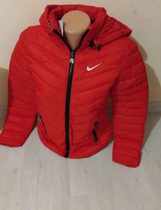 Geaca fete Nike.