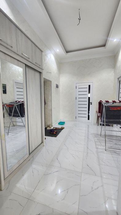 Продается квартира Чиланзар Байналминал 3/10/10 (105 квадратов)