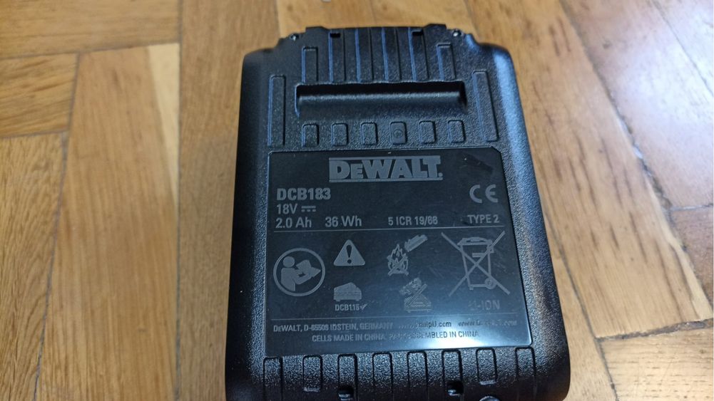 Acumulator DeWalt XR Li-Ion, 18V, 2Ah, NOU, original.