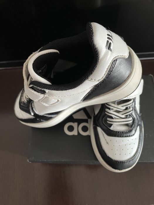 Adidasi baieti marimea 27