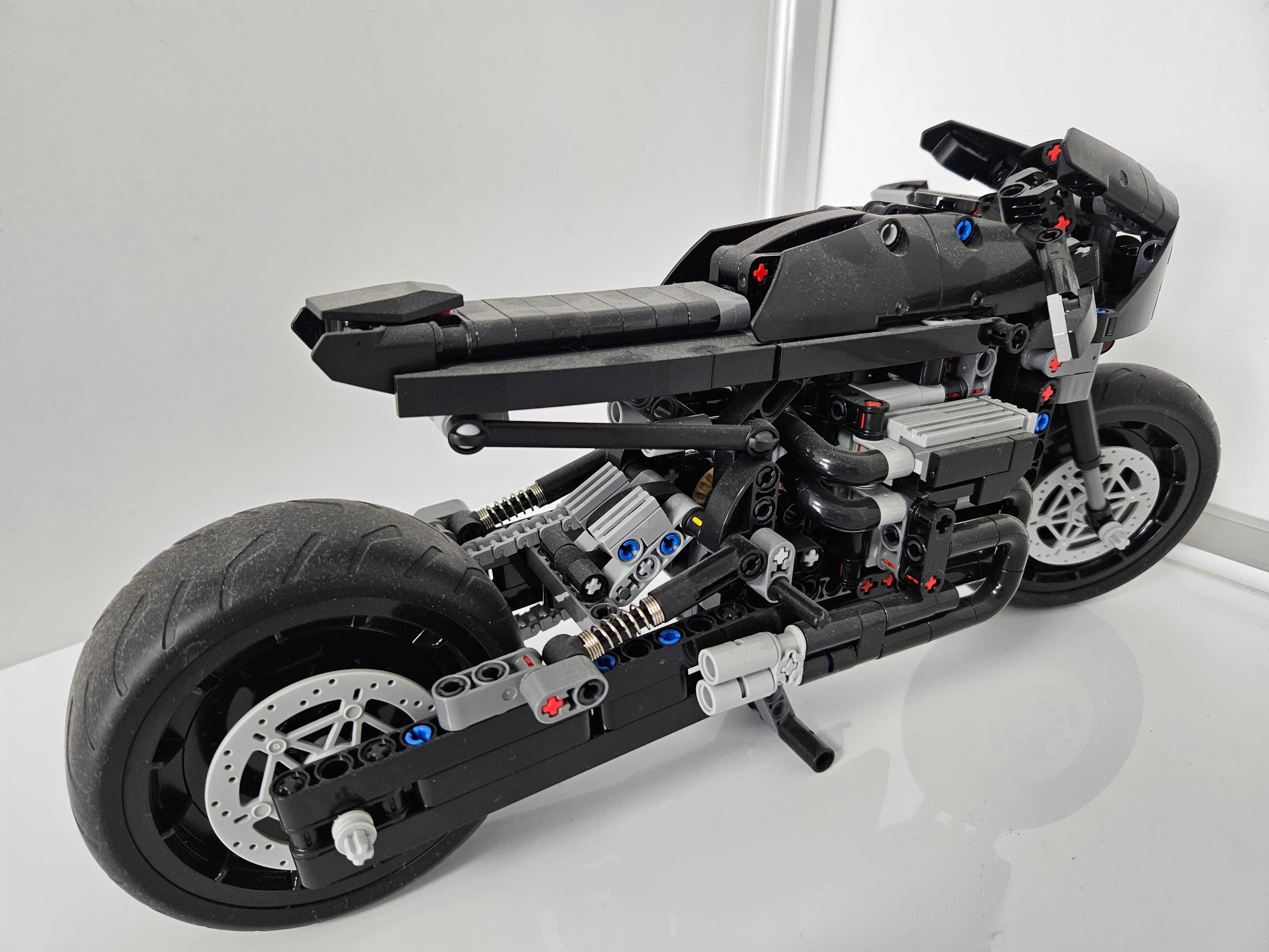 Lego Technic - THE BATMAN – BATCYCLE™ [42155]