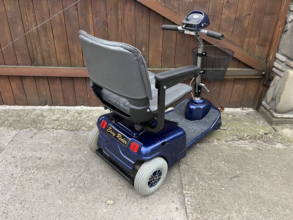 Scuter carut electric pentru persoane handicap batrani BATERII NOI