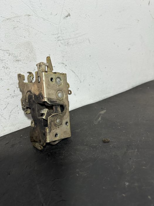 Broasca usa dreapta fata Mercedes sprinter Volkswagen LT A9017201535