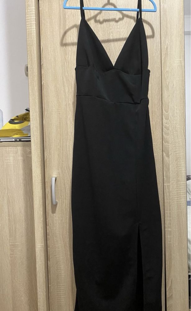 Rochie neagra cu slit