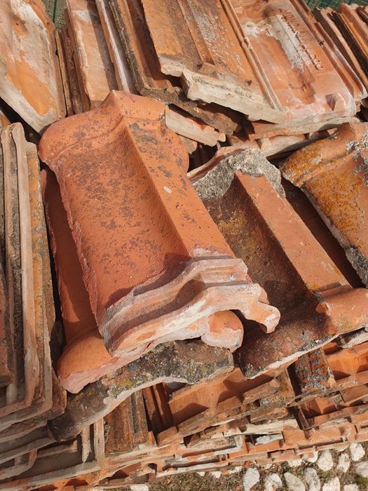 Tigla  ceramica profesionala  în stare foarte bună.