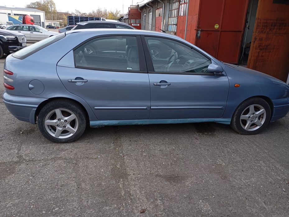 Vând mașina Fiat Brava