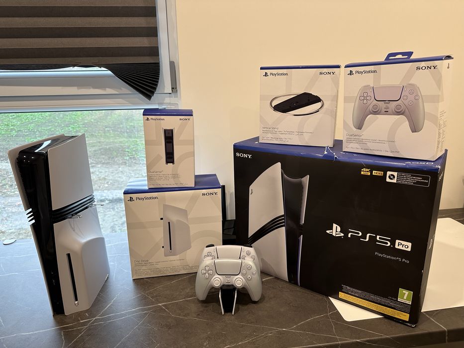 Playstation 5 Pro 2TB, controller, stand vertical, charging dock, Disk