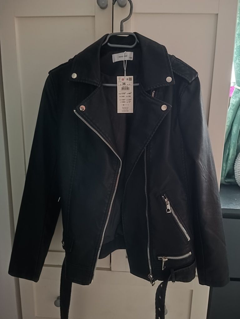 Geaca neagra 36 nou