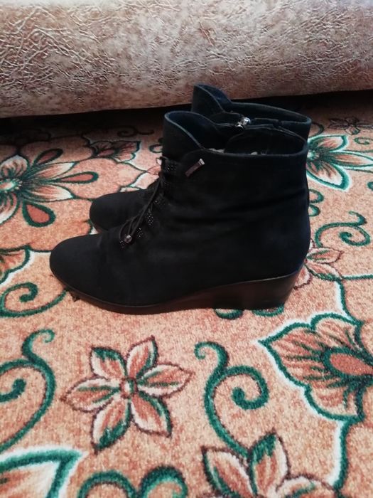 Распродажа женской обуви.