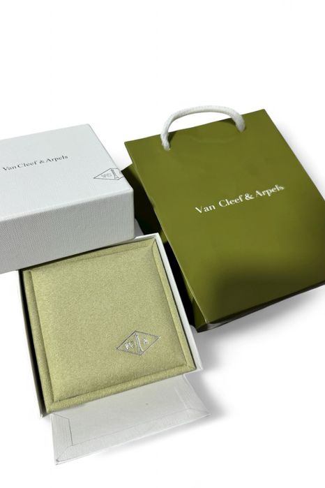 Bratara Van Cleef & Arpels Aur cu Alb