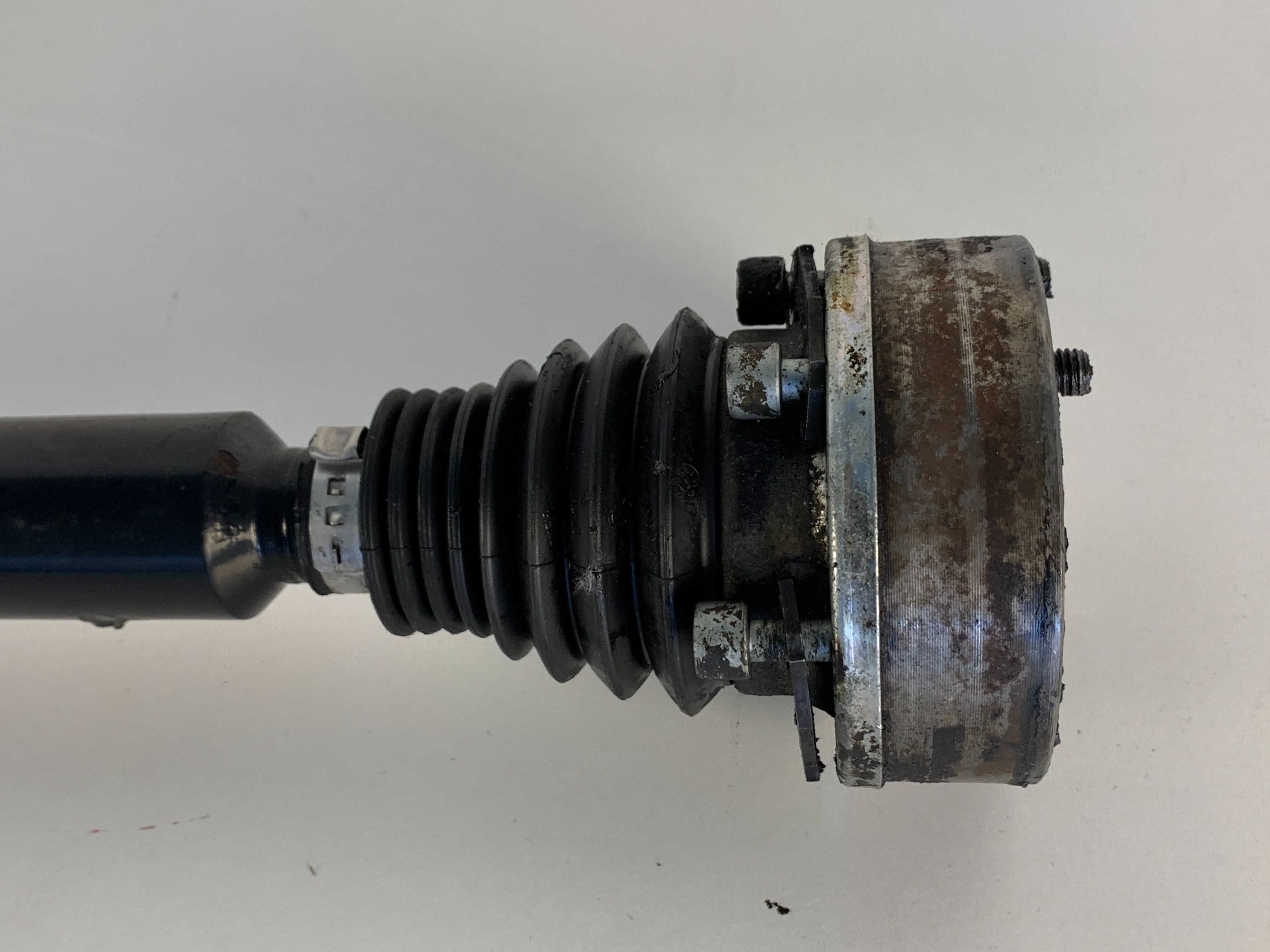 Предна дясна полуоска Seat Altea (04-09)г. 1.9 TDi 105 к.с. 1K0407272