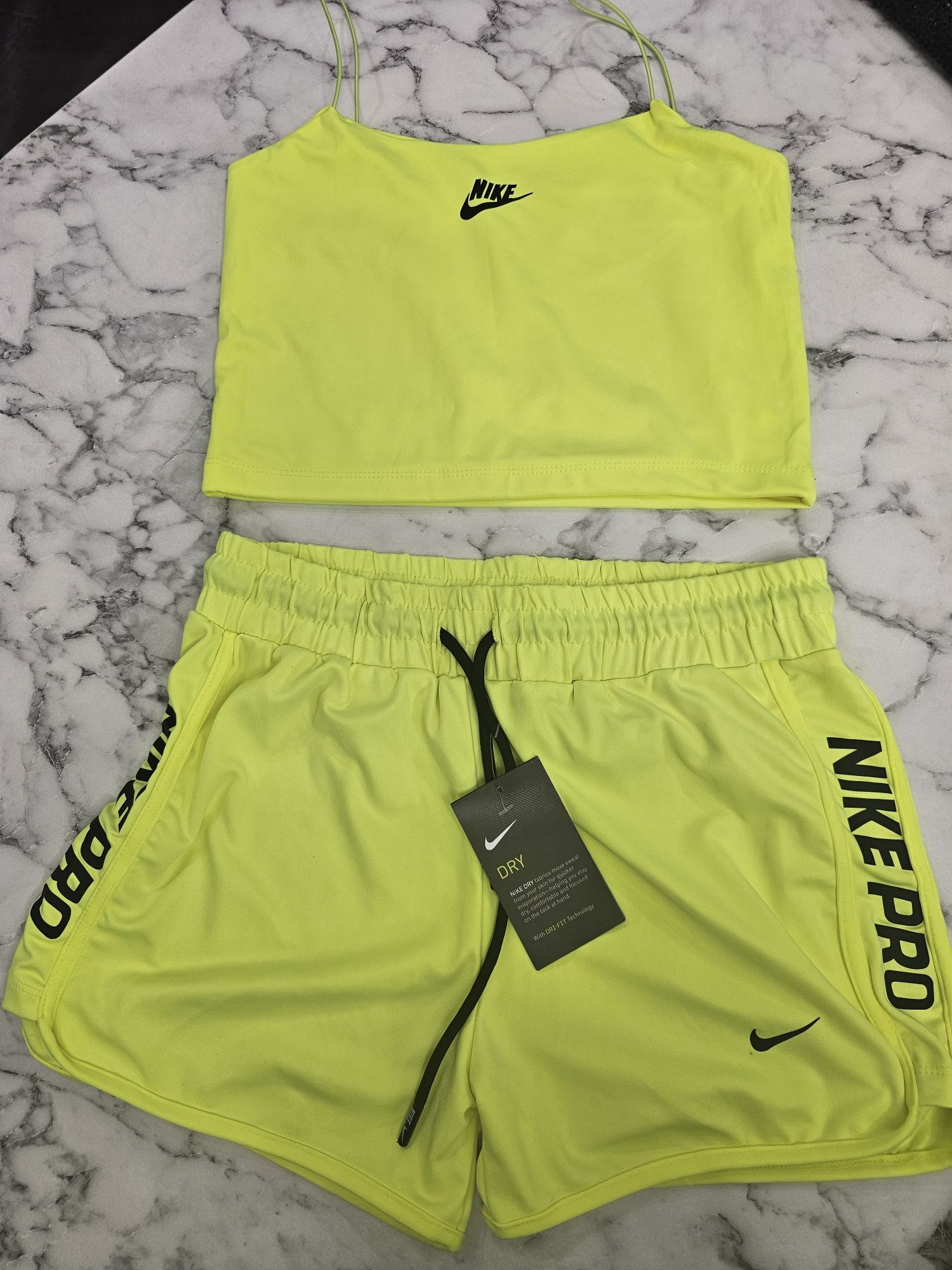 Спортни летни екипи на NIKE