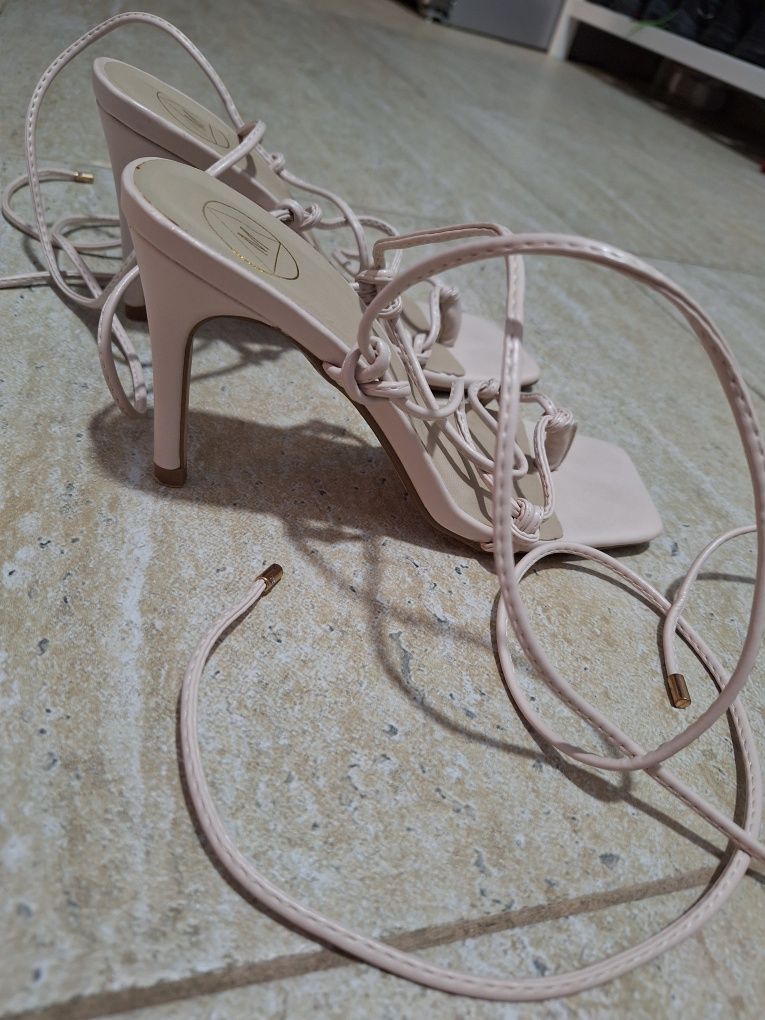 Sandale cu toc mărimea 36, 8cm tocul