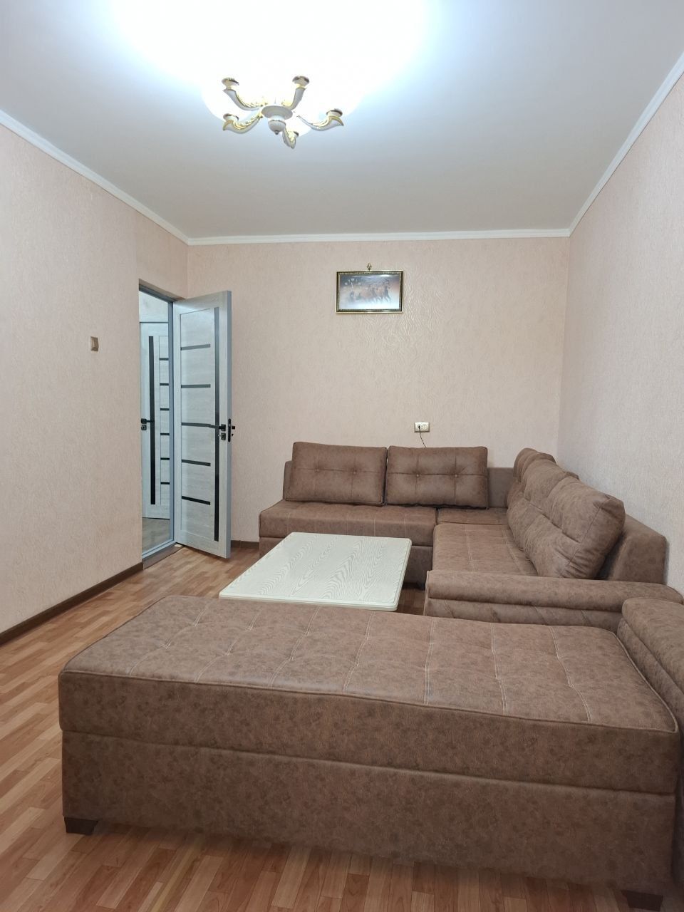 Срочно продаётся 3х комнатая квартира на 2 этаже
