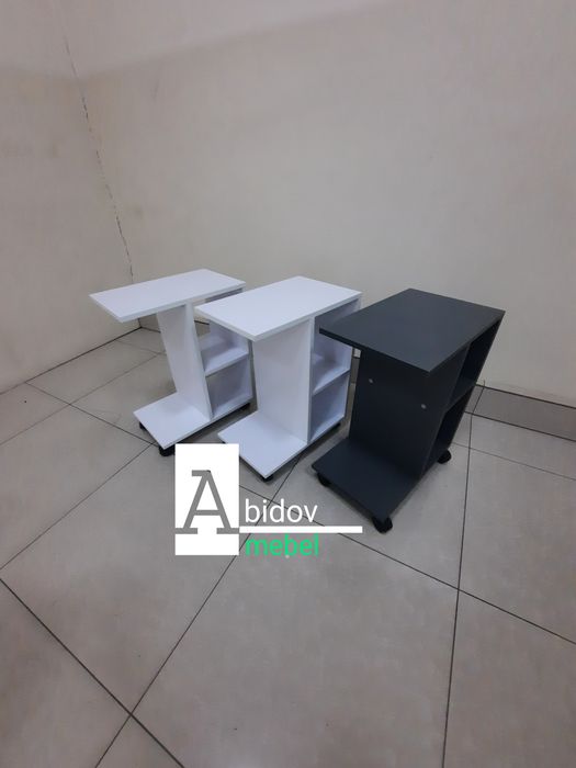 Приставной прикроватный столик.