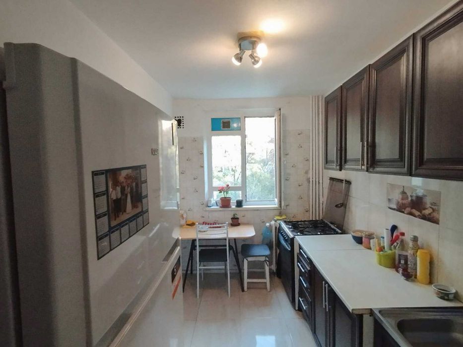Vand apartament 4 camere zona Titan-Auchan/Ozana