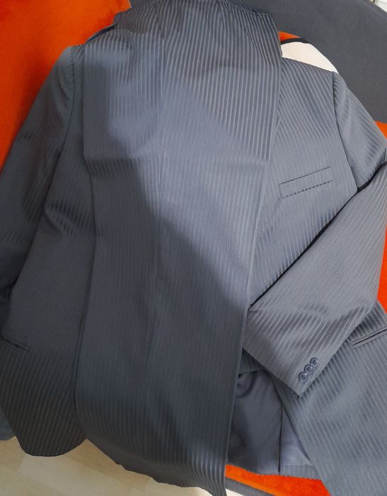 Vând Costum barbatesc