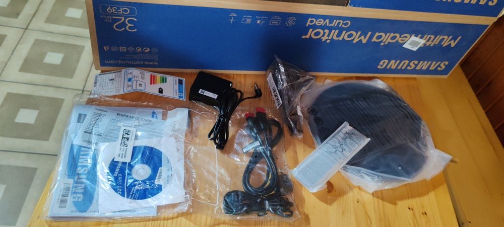 Monitor Samsung C32F39MFUU, 32", Full HD, Curbat, Nou, cu telecomanda