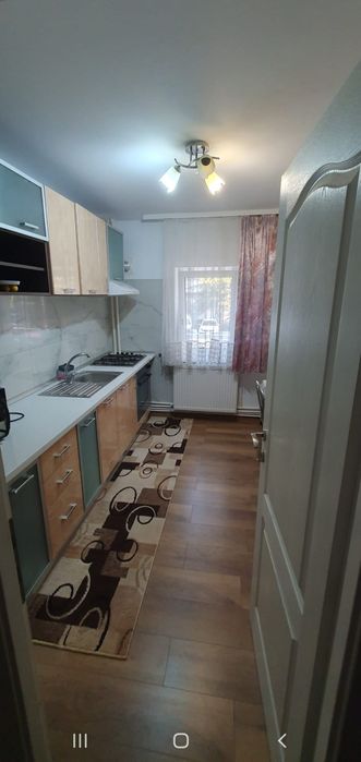 Închiriez apartament