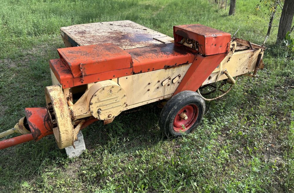 Balotiera / Presă de balotat Case F220 recent adusa model mic