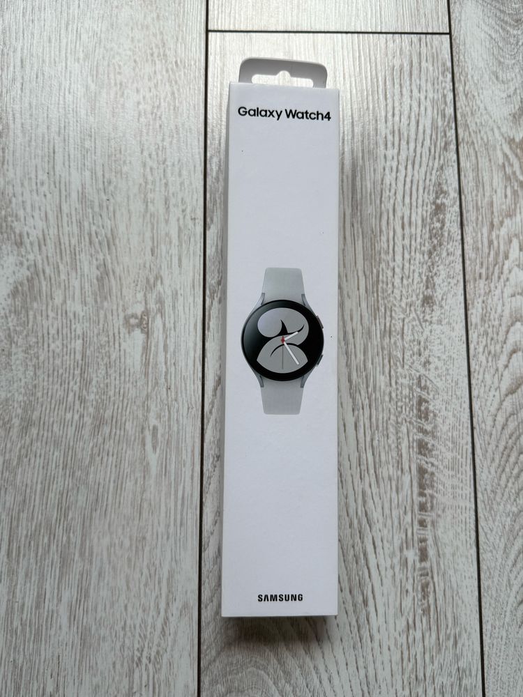 Смарт часовник Galaxy Watch 4 перфектен