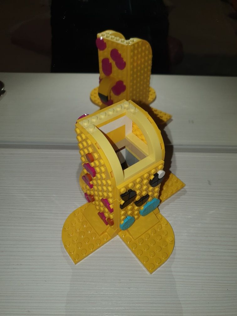 Suport pixuri- creioane lego banană