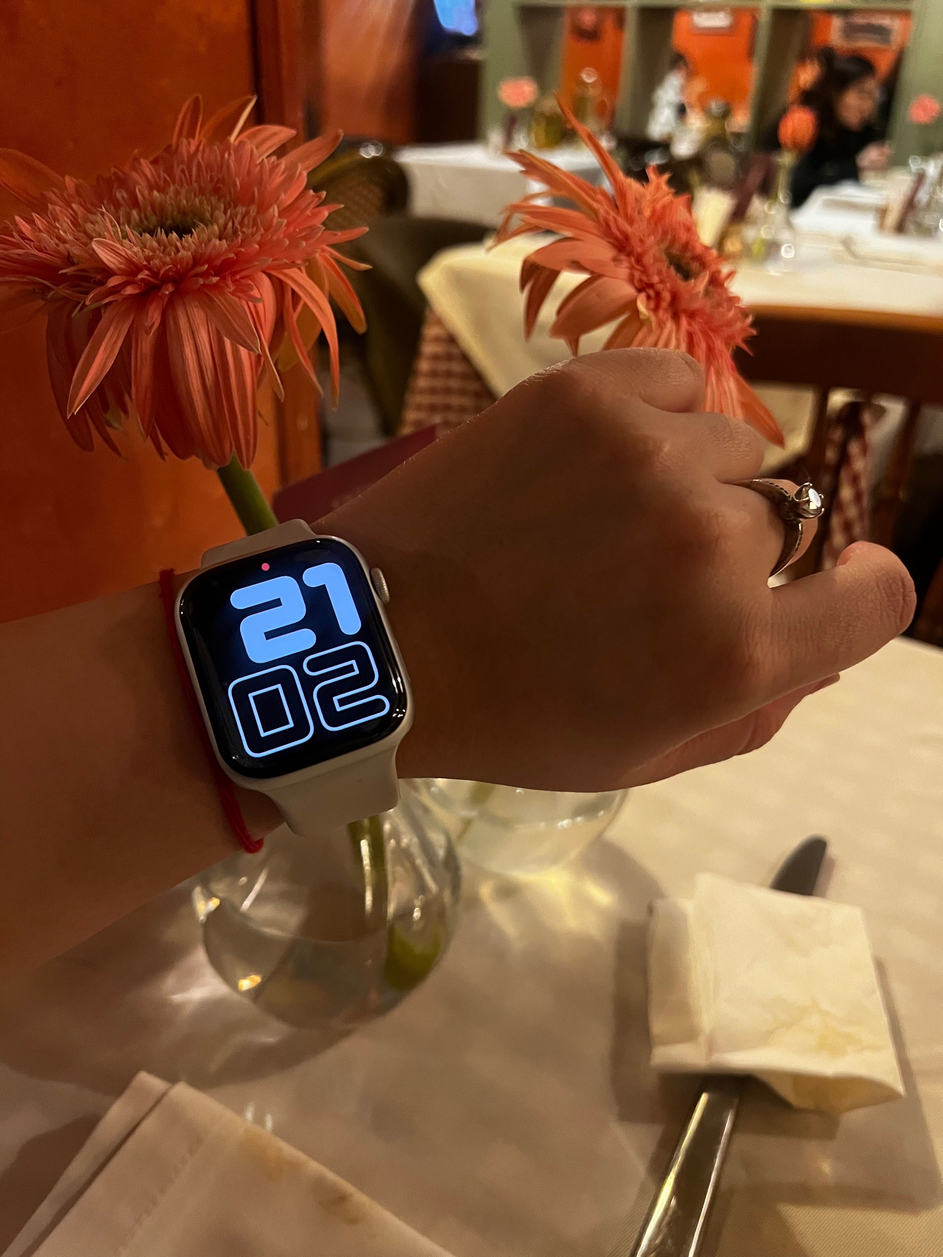 Apple Watch 8s продаю
