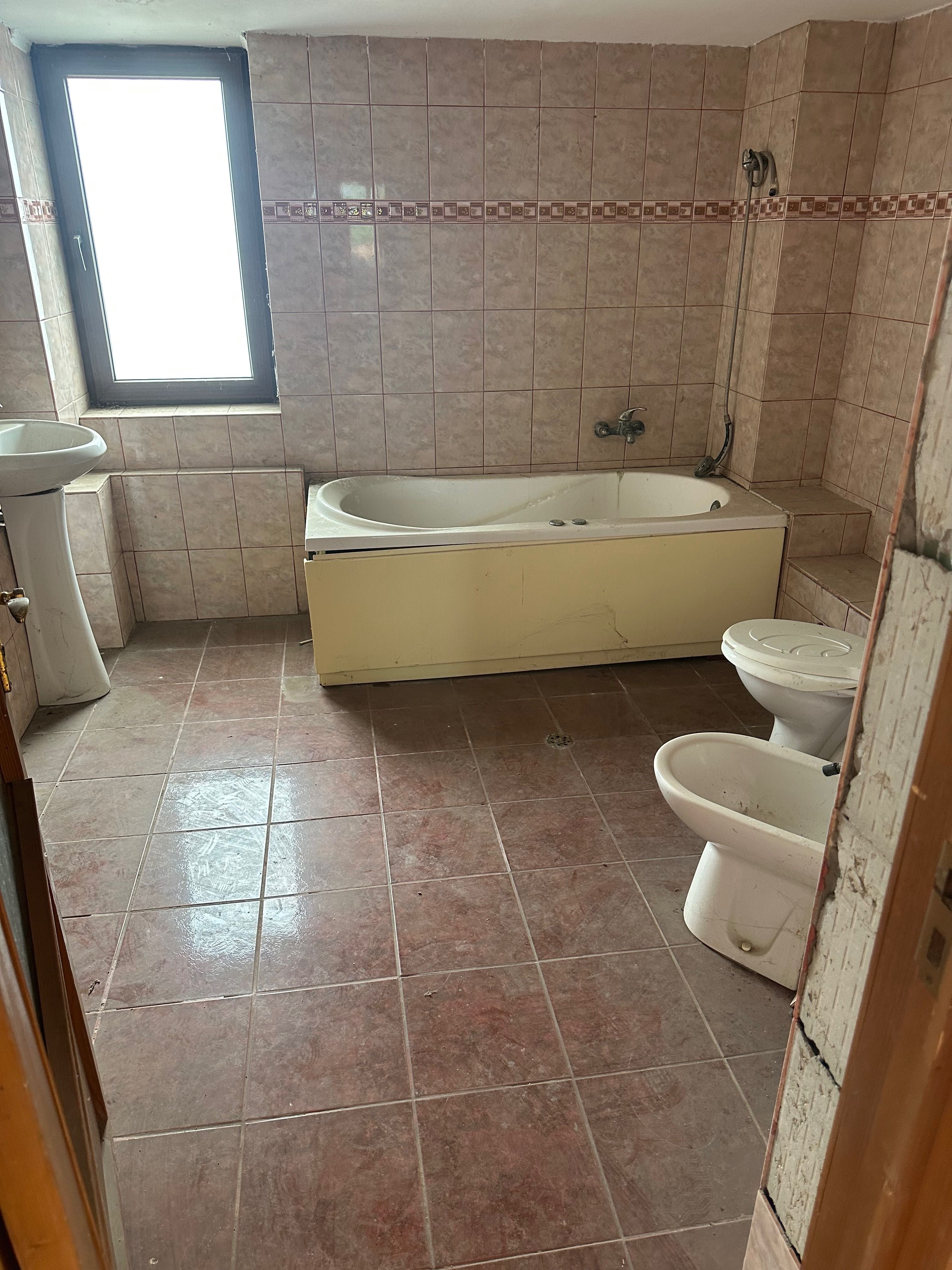 Casa cu 2 etaje+mansarda