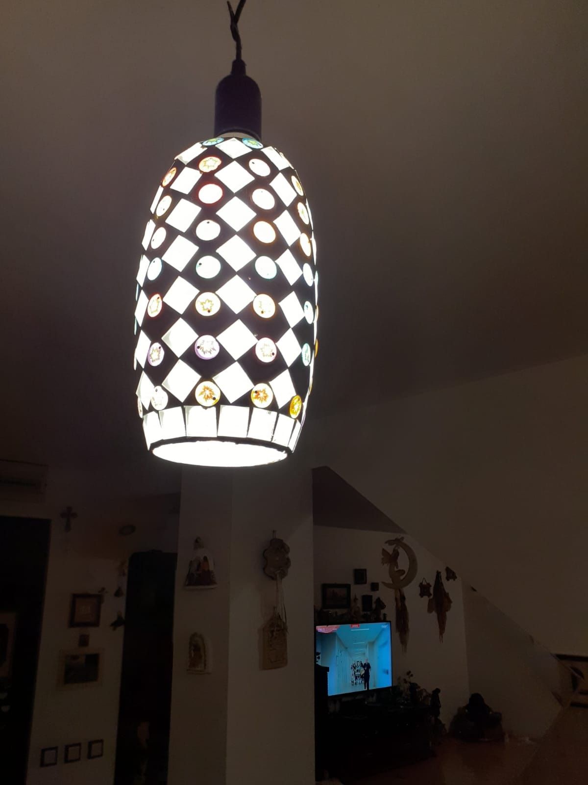 Lampa tavan tip pendul cu abajur sticla gen vitraliu