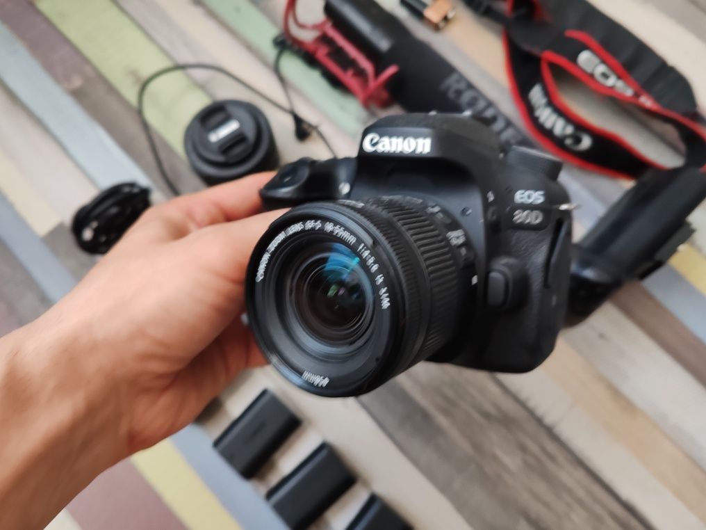 Canon 80D DSLR + Accesorii