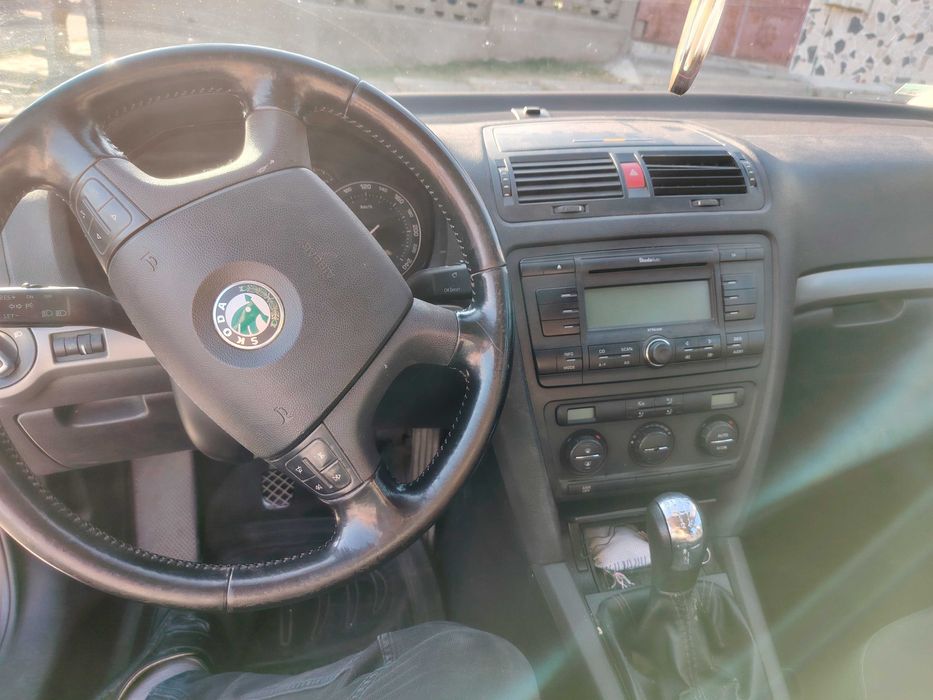 Vând Skoda Octavia 2