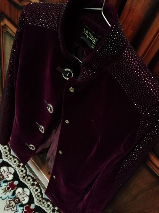 Женский кастумча бардовое