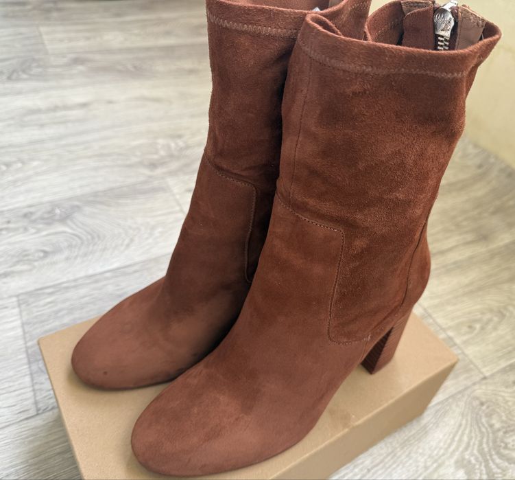 Дамски боти естествен велур H & M