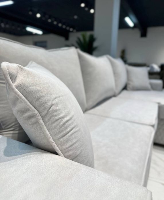 Угловой диван в стиле Хай-тек