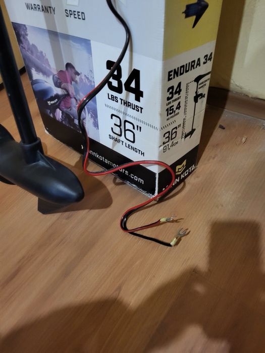 Лодка, двигател и нов акумулатор( тягов)