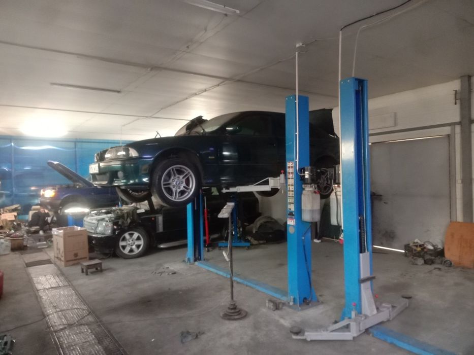 СТО  " Авто Сервис " . Тилендиева  196.