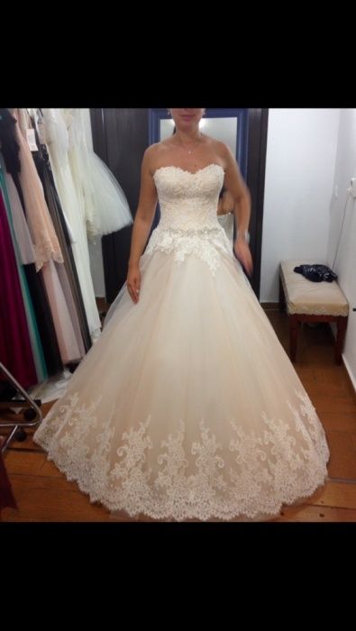 Rochie mireasa deosebita cu toate accesoriile