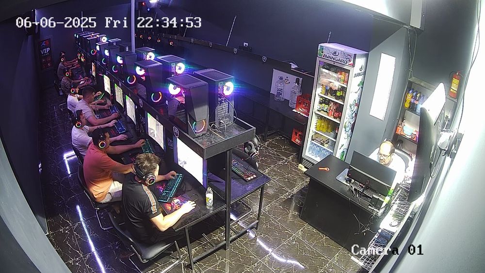 Продам готовый компьютерный клуб возле станции метро и конечки автобус