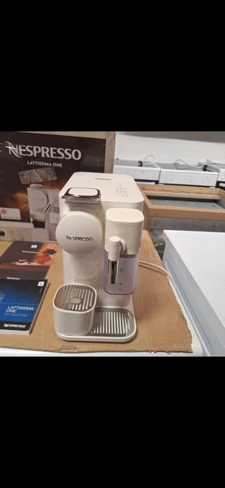 Кафе машина Nespresso Delonghi  Lattissima one