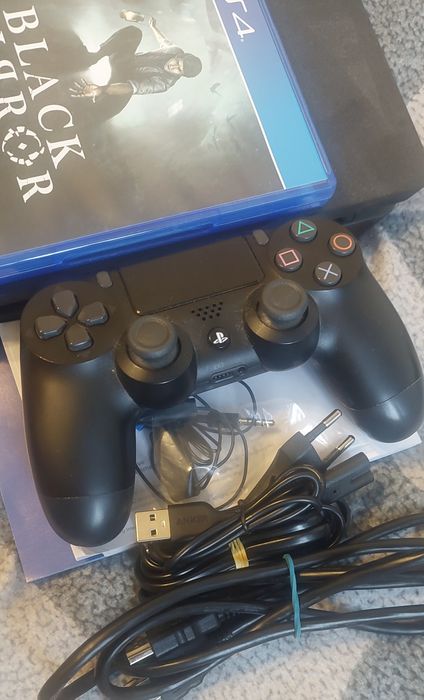 PlayStation 4 Slim 1TB запазен с две игри