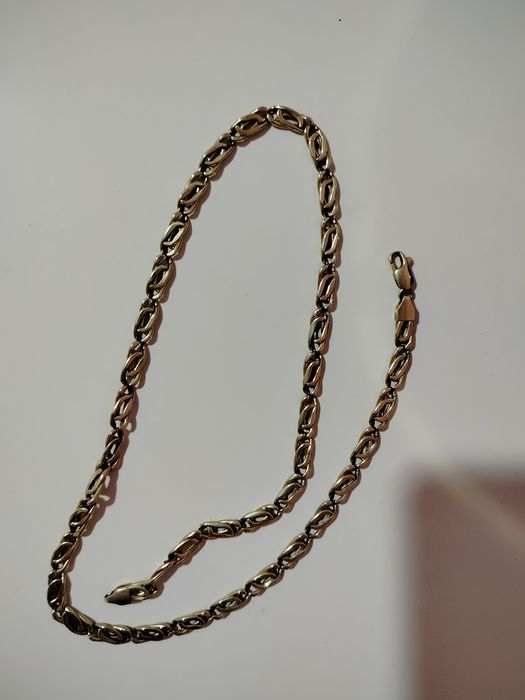 Vând lantisor de aur .