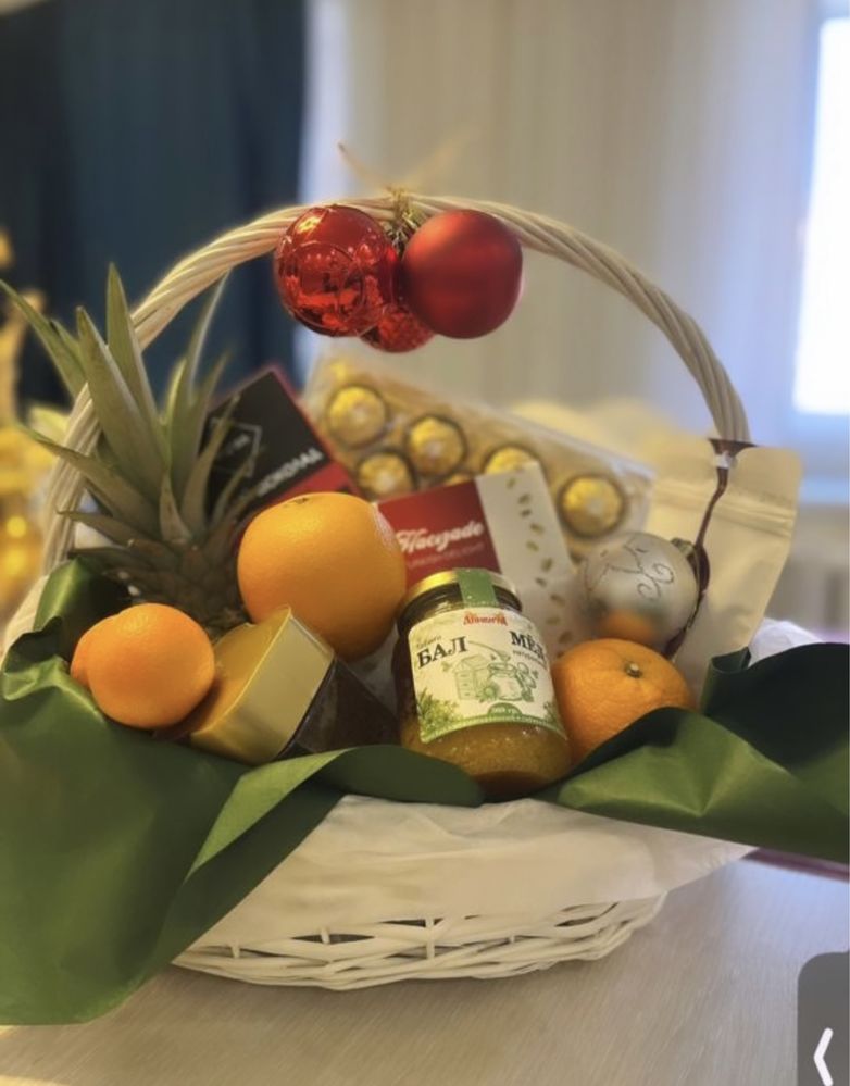 Подарки/фруктовые корзины из сладостей