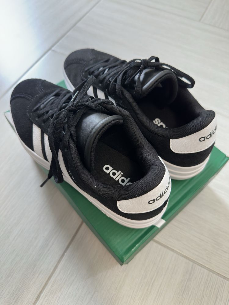 Adidas Court Bold