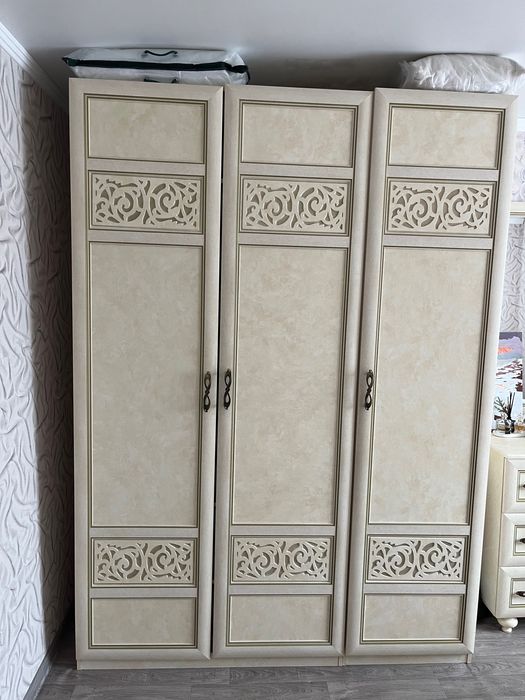 Продам спальный гарнитур