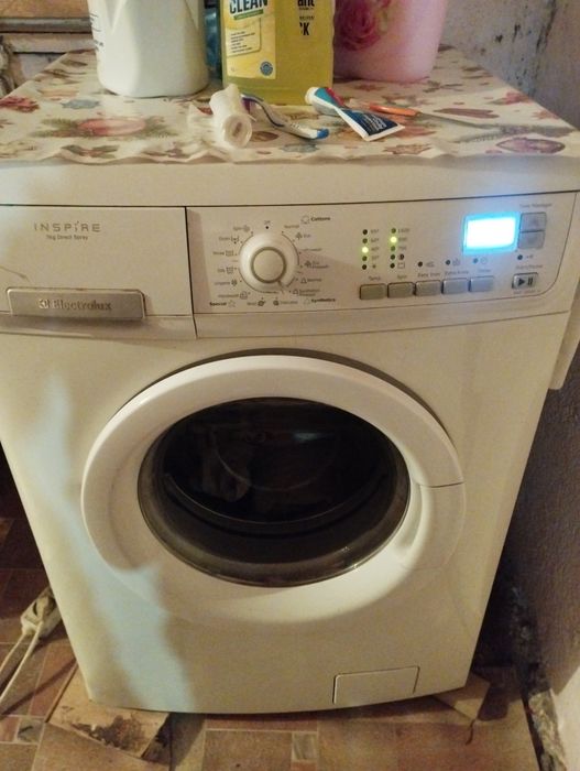Vând Mașina De Spălat Electrolux 7kg este fara probleme mașina